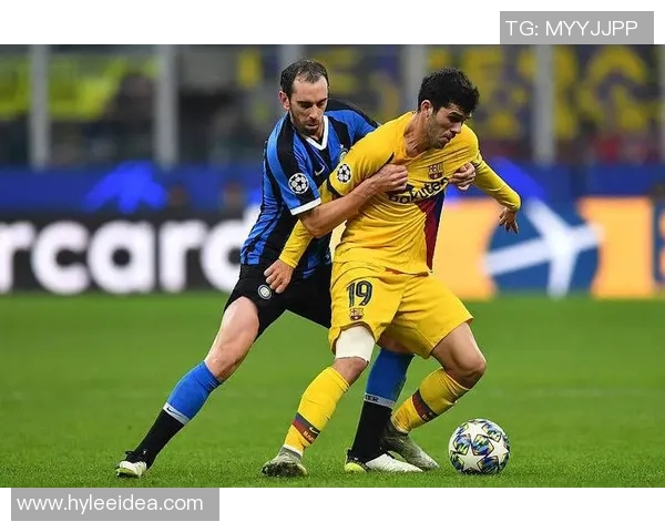 国际米兰球迷在圣西罗外抗议高昂欧冠门票价格引发关注 国际米兰球迷在圣西罗外抗议高昂欧冠门票价格引发关注